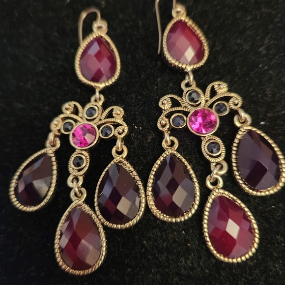🦃50% OFF $20🦃Elegant Gold and Ruby Red Chandelier Earrings With Fish Hook - Picture 2 of 5